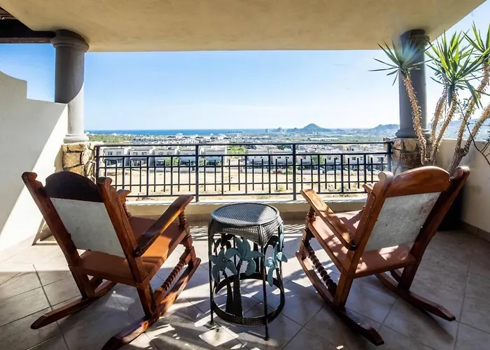 Escapada Serena | Land's End Views & Waterpark Apartment