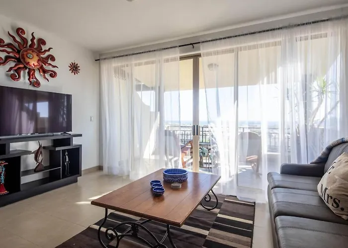 Escapada Serena | Land's End Views & Waterpark Apartment *