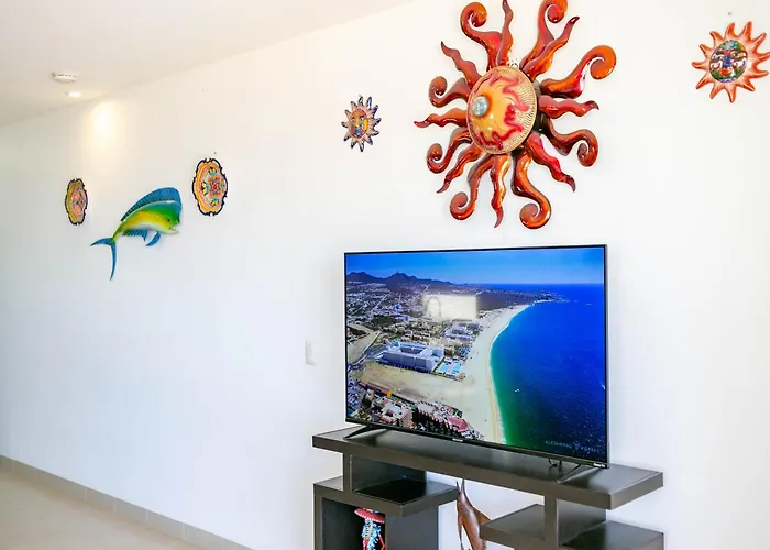 Escapada Serena | Land's End Views & Waterpark Apartment