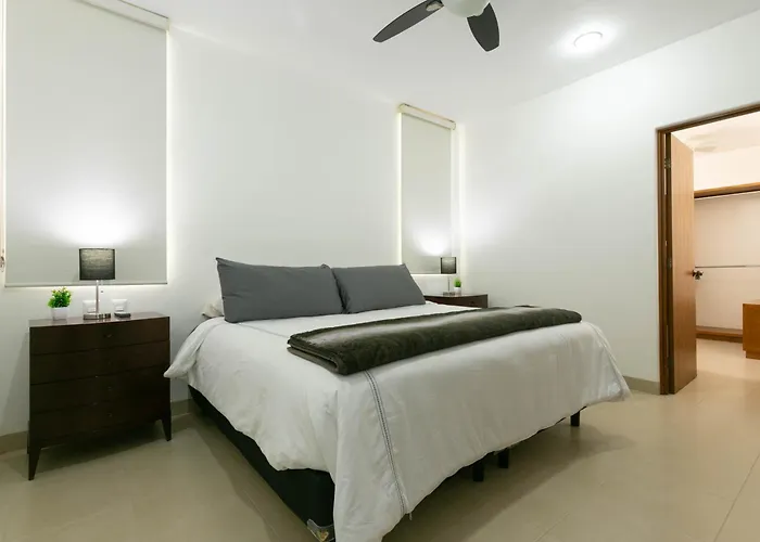 Escapada Serena | Land's End Views & Waterpark Apartment *