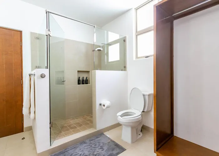 Escapada Serena | Land's End Views & Waterpark Apartment