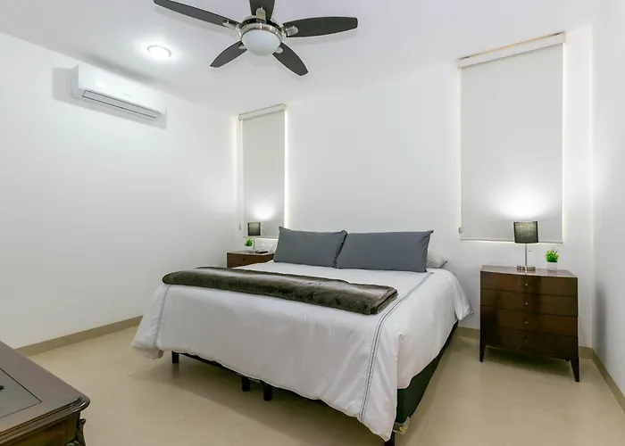 Escapada Serena | Land's End Views & Waterpark Apartment *